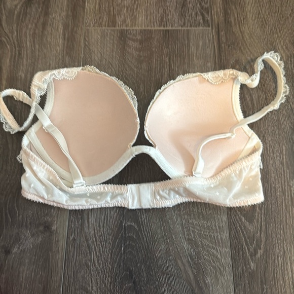 34B - Victoria’s Secret Underwire Bra in White - Picture 2 of 6